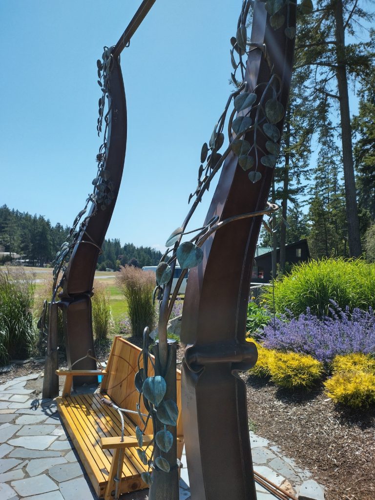 swinging bench with metal leaves